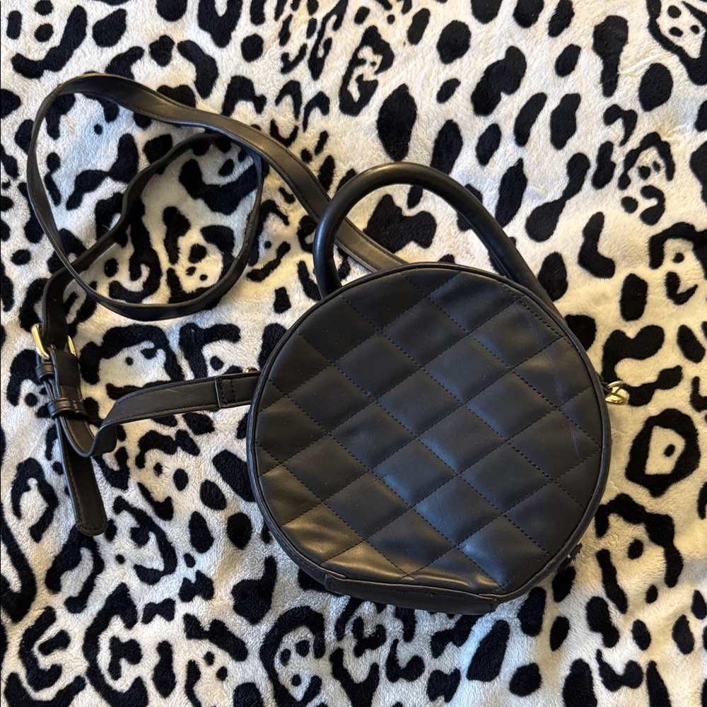 Elegant Black Quilted Women's Bag